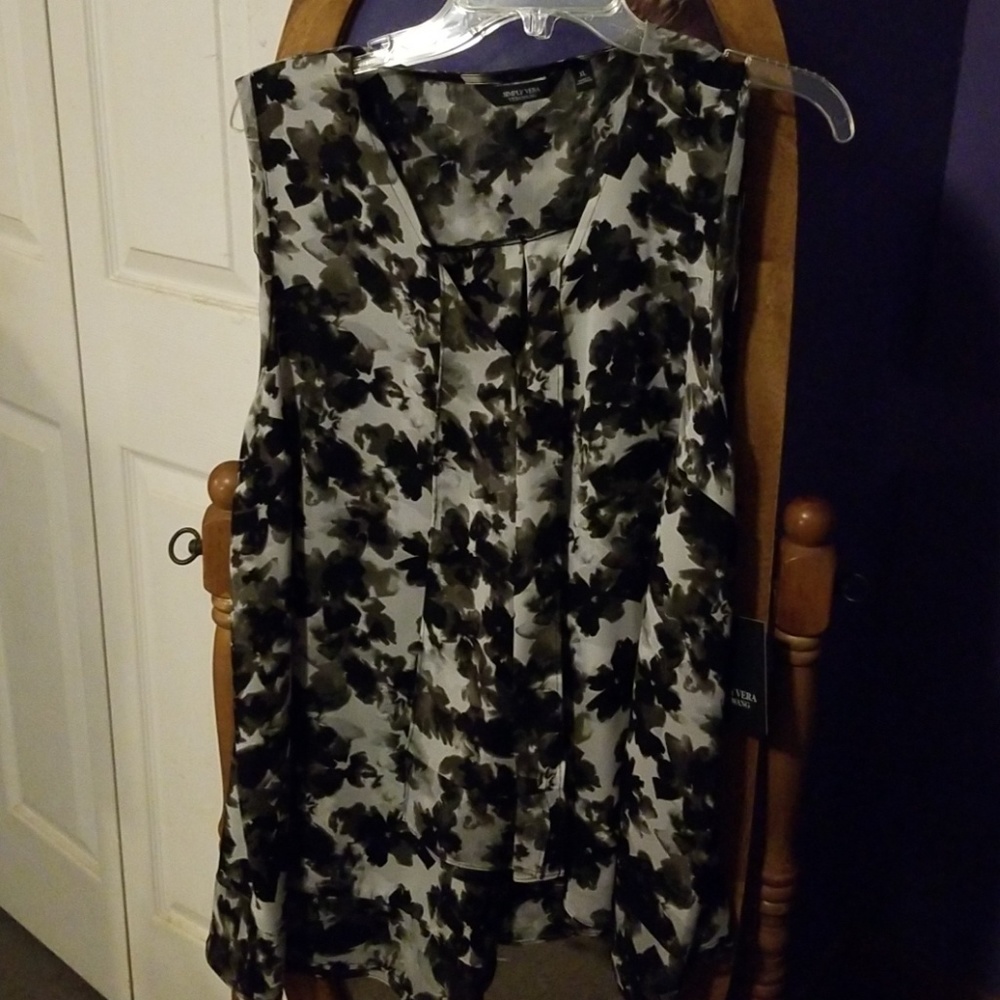 Vera wang ruffled sleeveless top